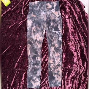 Lululemon Unlimit size 6 HR* Keyhole Diamond Dye Graphite Pink 23” leggings.